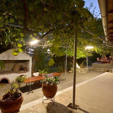 Jerry Afro Guest House Kanali  Exterior photo